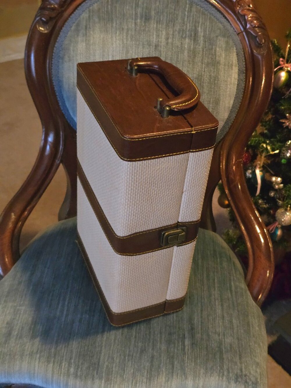 Vintage Cadillac Luxury Brand Wine Picnic Case
